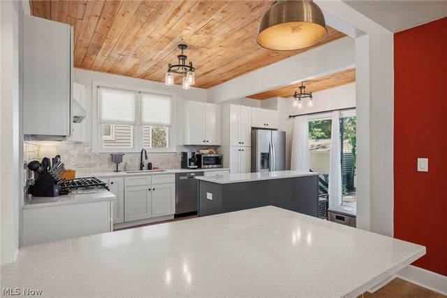 1655 Lauderdale Avenue, Lakewood, OH 44107