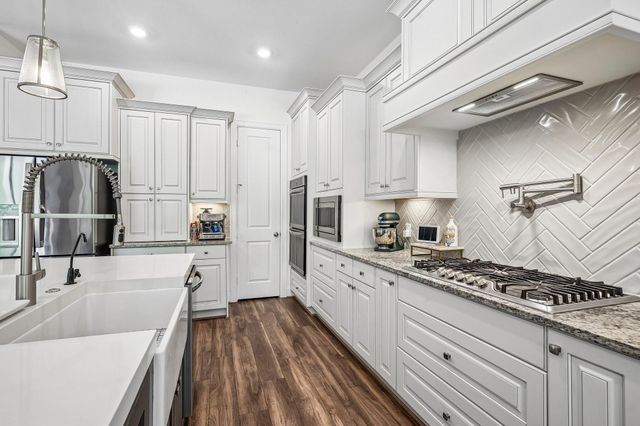 1700 Graystone Hills Drive, Conroe, TX 77304