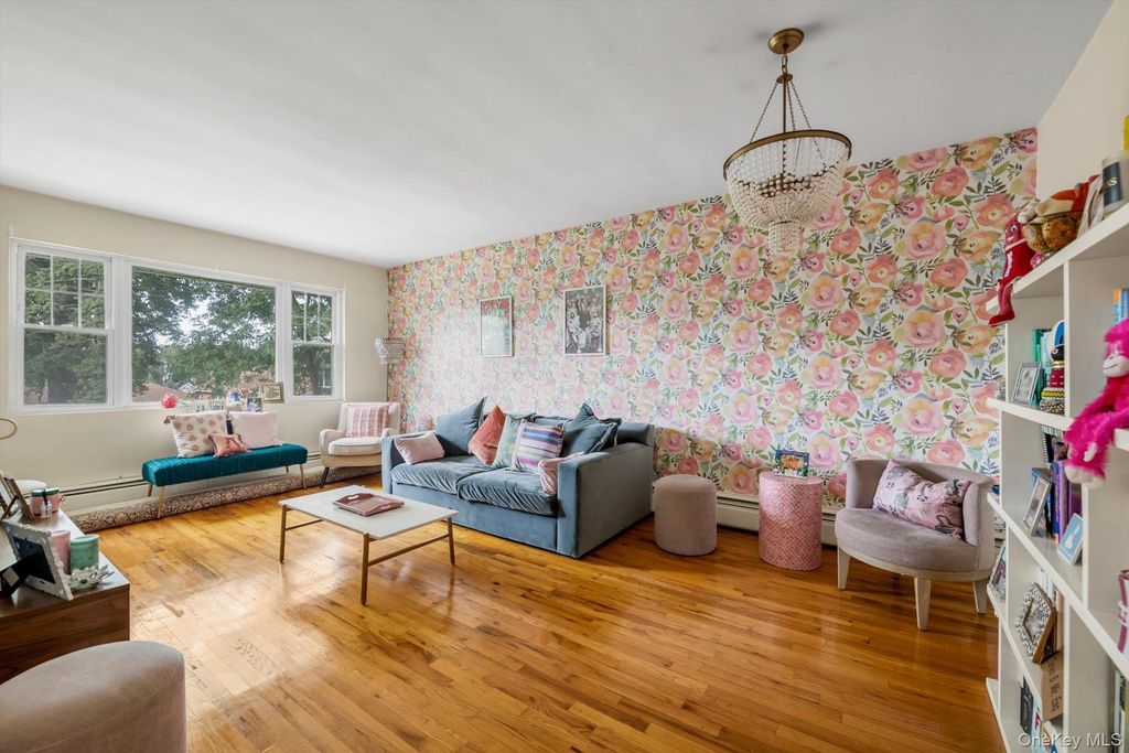 35U Madison Park Gardens 35U, Port Washington, NY 11050 — photo 2