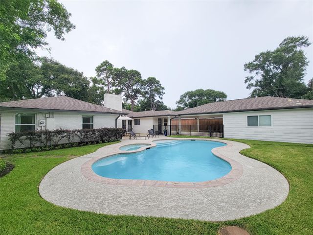 4326 Briarbend Drive, Houston, TX 77035