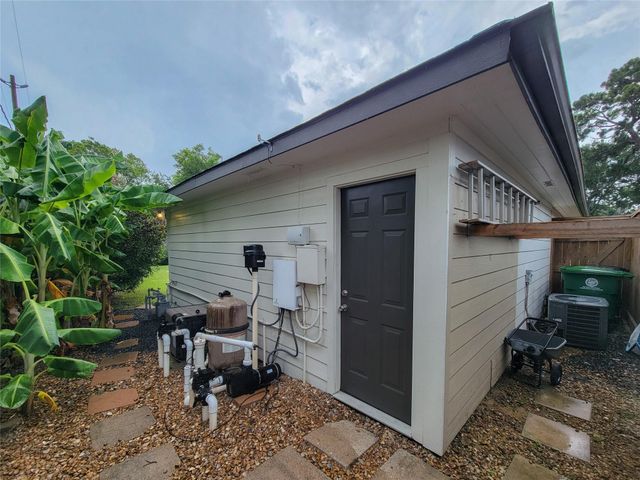 4326 Briarbend Drive, Houston, TX 77035
