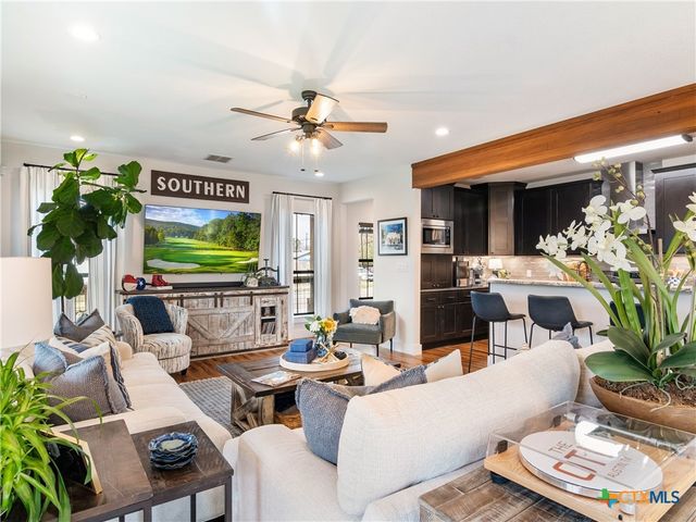 502 E Basel Street, New Braunfels, TX 78130