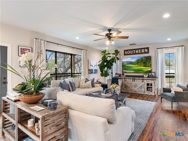 502 E Basel Street, New Braunfels, TX 78130