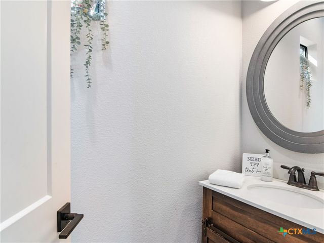 502 E Basel Street, New Braunfels, TX 78130