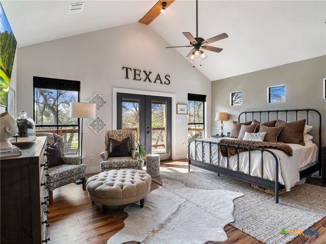 502 E Basel Street, New Braunfels, TX 78130