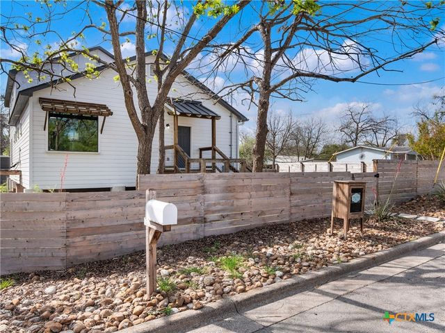 502 E Basel Street, New Braunfels, TX 78130