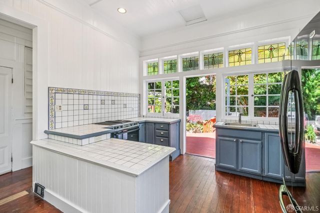 3846 Cesar Chavez Street, San Francisco, CA 94131