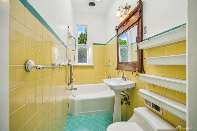 3846 Cesar Chavez Street, San Francisco, CA 94131