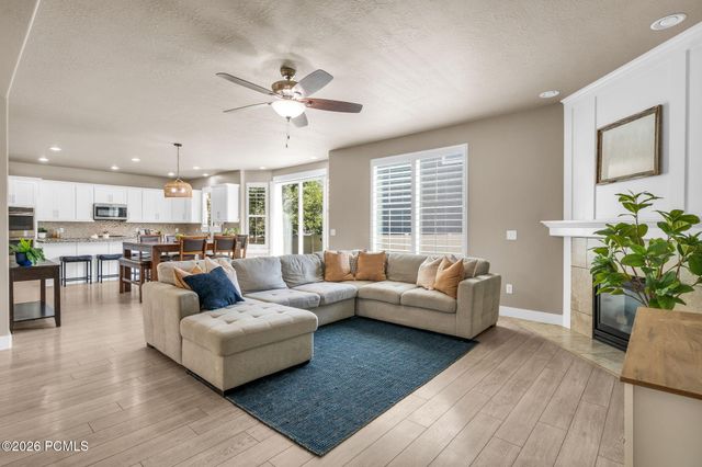 3827 W Coastal Dune Drive, South Jordan, UT 84009
