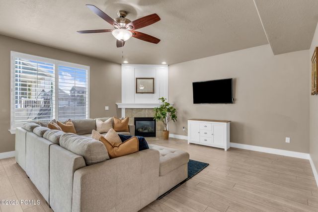 3827 W Coastal Dune Drive, South Jordan, UT 84009