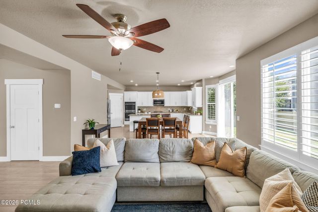 3827 W Coastal Dune Drive, South Jordan, UT 84009