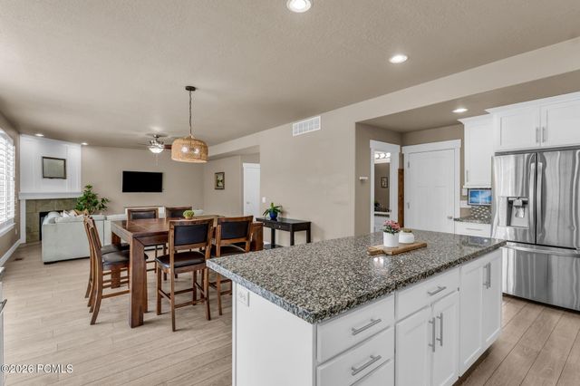 3827 W Coastal Dune Drive, South Jordan, UT 84009