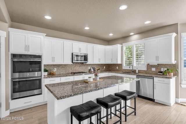 3827 W Coastal Dune Drive, South Jordan, UT 84009