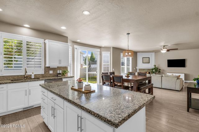 3827 W Coastal Dune Drive, South Jordan, UT 84009