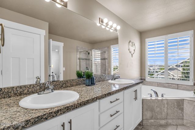 3827 W Coastal Dune Drive, South Jordan, UT 84009
