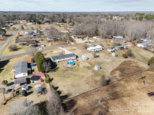 1024 Rogue Court, Kannapolis, NC 28081