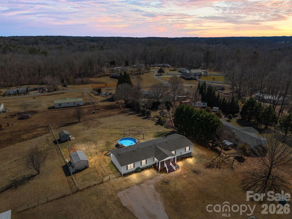 1024 Rogue Court, Kannapolis, NC 28081