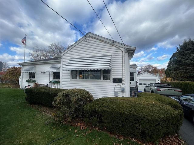 78 Kaufman Road, Tiverton, RI 02878