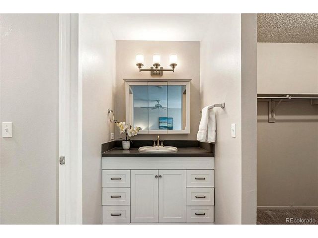 12615 W Bayaud Ave 39, Lakewood, CO 80228