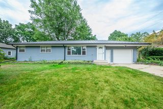 2705 Oakwood Ln, Saint Joseph, MI 49085