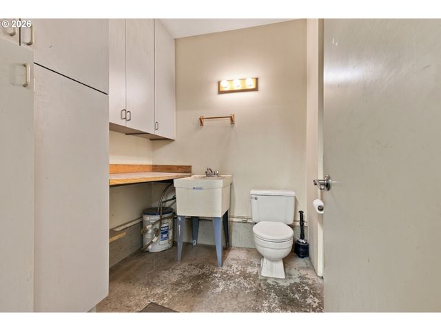 8123 Se ROOTS Rd, Milwaukie, OR 97267