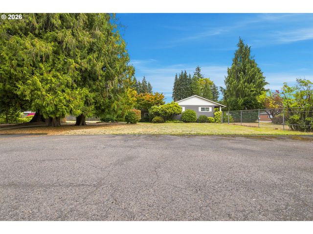 8123 Se ROOTS Rd, Milwaukie, OR 97267