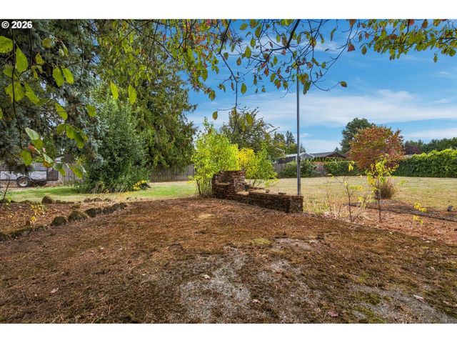 8123 Se ROOTS Rd, Milwaukie, OR 97267