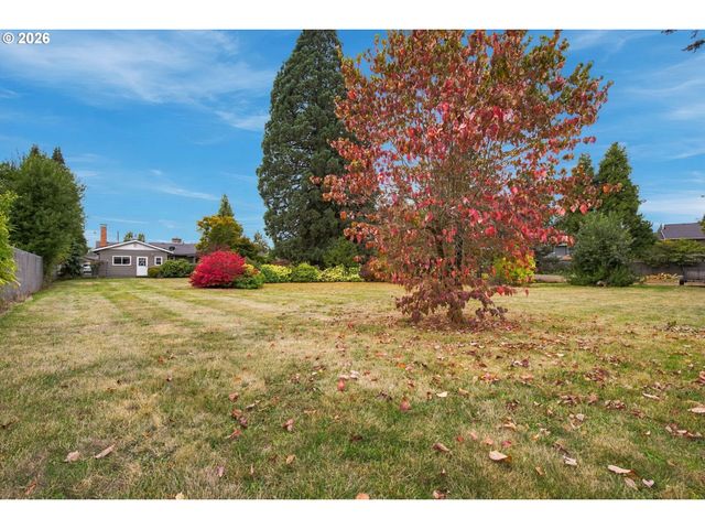 8123 Se ROOTS Rd, Milwaukie, OR 97267