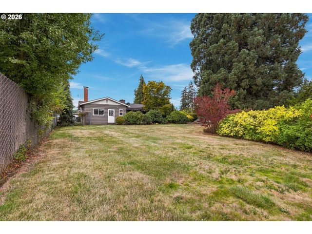 8123 Se ROOTS Rd, Milwaukie, OR 97267