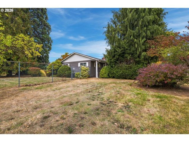 8123 Se ROOTS Rd, Milwaukie, OR 97267