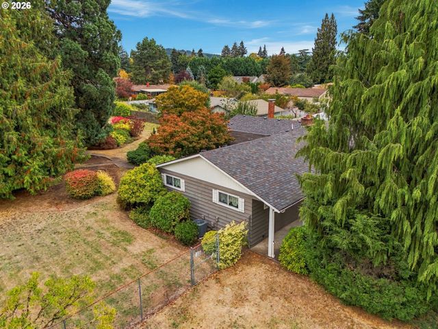 8123 Se ROOTS Rd, Milwaukie, OR 97267