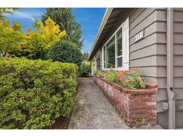 8123 Se ROOTS Rd, Milwaukie, OR 97267