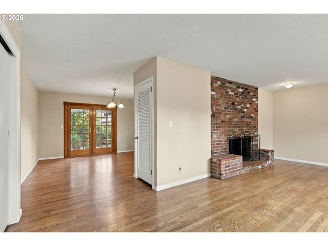 8123 Se ROOTS Rd, Milwaukie, OR 97267
