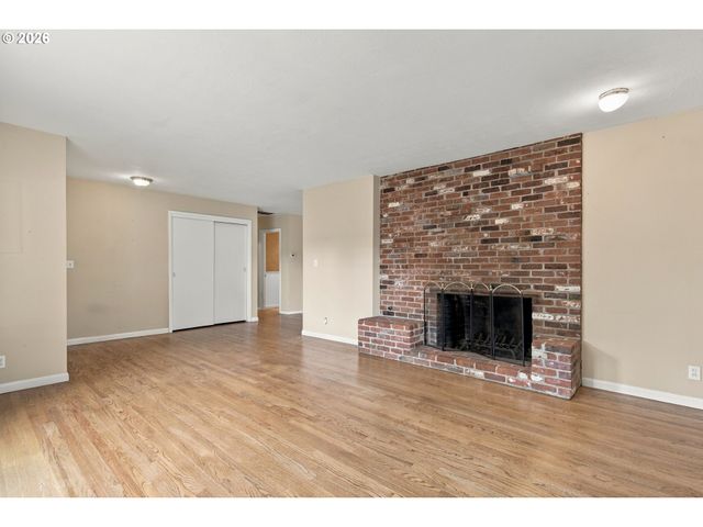 8123 Se ROOTS Rd, Milwaukie, OR 97267