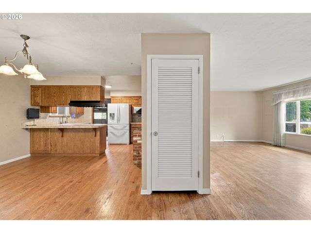 8123 Se ROOTS Rd, Milwaukie, OR 97267