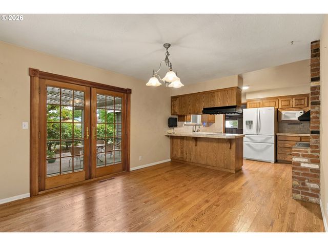 8123 Se ROOTS Rd, Milwaukie, OR 97267