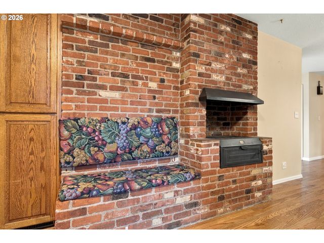 8123 Se ROOTS Rd, Milwaukie, OR 97267