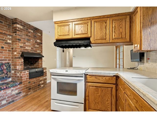 8123 Se ROOTS Rd, Milwaukie, OR 97267