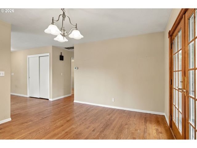 8123 Se ROOTS Rd, Milwaukie, OR 97267