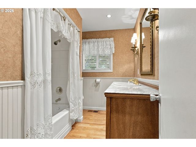 8123 Se ROOTS Rd, Milwaukie, OR 97267