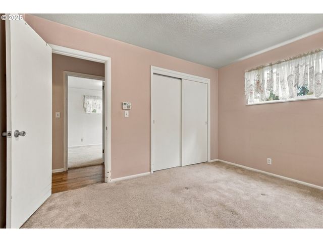 8123 Se ROOTS Rd, Milwaukie, OR 97267