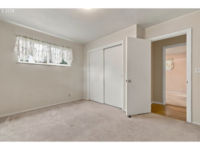 8123 Se ROOTS Rd, Milwaukie, OR 97267