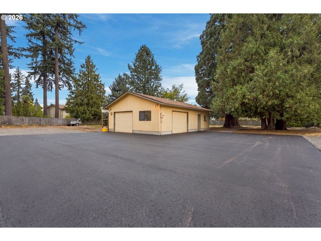 8123 Se ROOTS Rd, Milwaukie, OR 97267