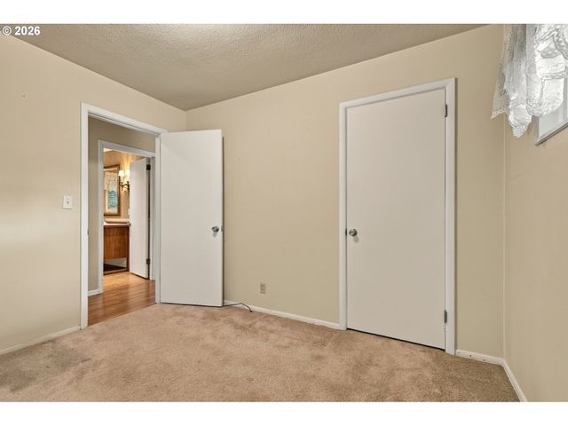 8123 Se ROOTS Rd, Milwaukie, OR 97267