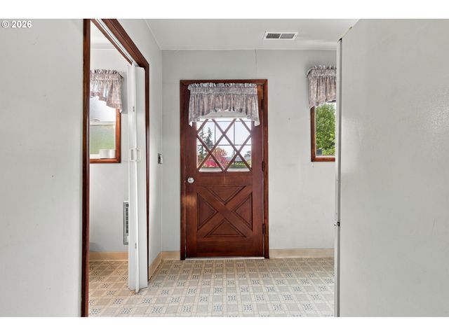8123 Se ROOTS Rd, Milwaukie, OR 97267