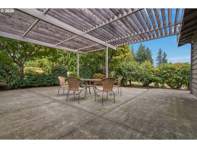 8123 Se ROOTS Rd, Milwaukie, OR 97267