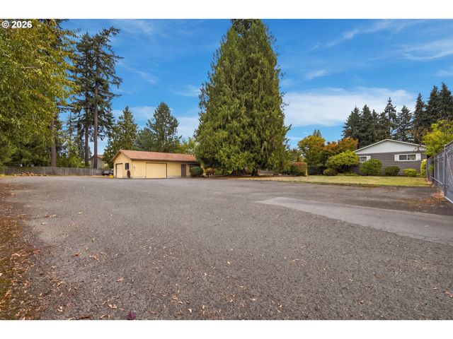 8123 Se ROOTS Rd, Milwaukie, OR 97267