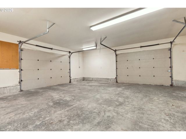 8123 Se ROOTS Rd, Milwaukie, OR 97267