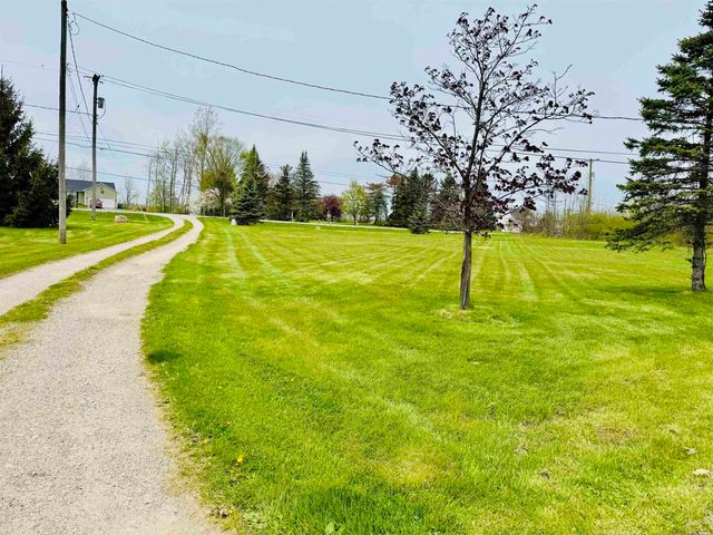 10201 N Fenton Road, Fenton, MI 48430