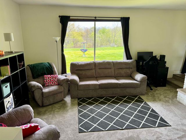 10201 N Fenton Road, Fenton, MI 48430